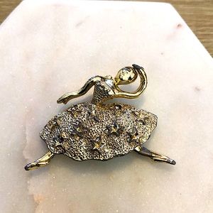 🌟 Beautiful Vintage Ballerina Brooch - Silver Toned